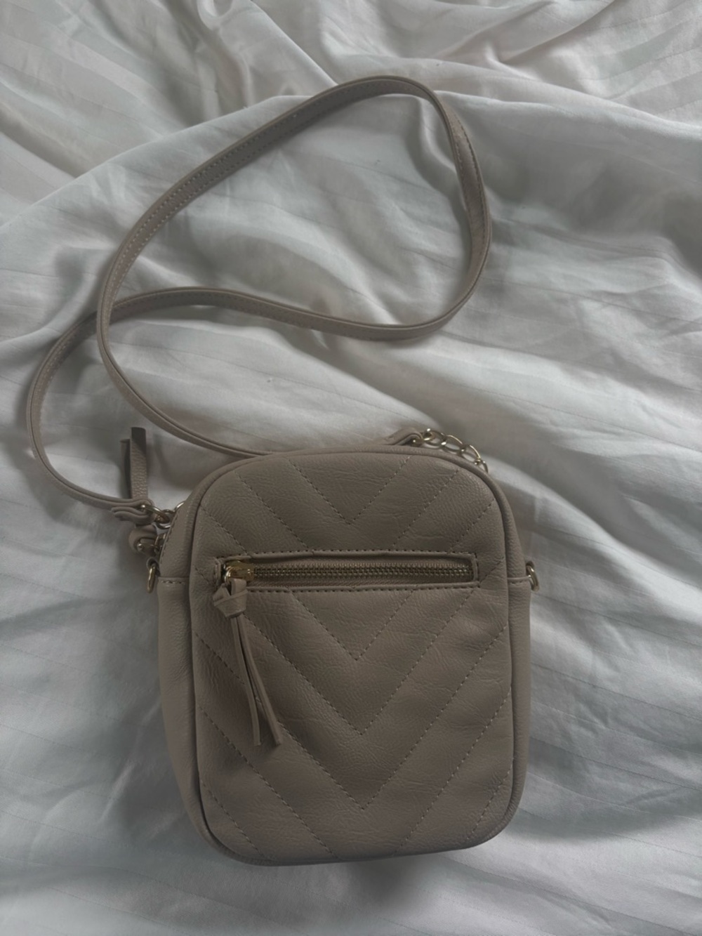 Quilted Crossbody Bag in Light Taupe - Versatile Everyday Style